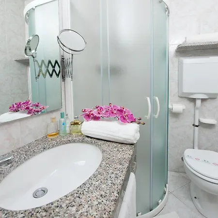 Szálloda Embassy 3*